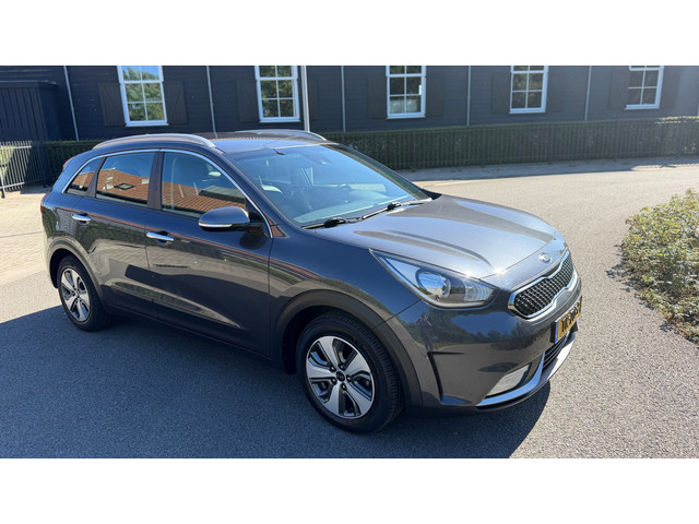 Foto 3 van Kia Niro 1.6 GDi Hybrid DynamicLine Airco/Ecc Leer Navi Camera