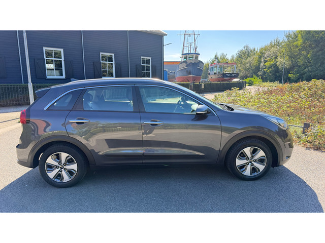 Foto 2 van Kia Niro 1.6 GDi Hybrid DynamicLine Airco/Ecc Leer Navi Camera