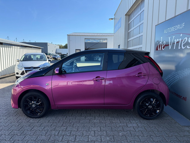 Foto 2 van Toyota Aygo 1.0 VVT-i x-cite BI-TONE / Airco / Bluetooth / Cruise control / LMV /