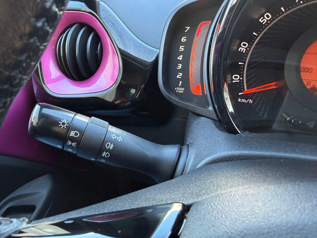 Foto 7 van Toyota Aygo 1.0 VVT-i x-cite BI-TONE / Airco / Bluetooth / Cruise control / LMV /