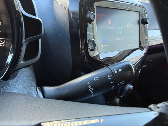 Foto 8 van Toyota Aygo 1.0 VVT-i x-cite BI-TONE / Airco / Bluetooth / Cruise control / LMV /