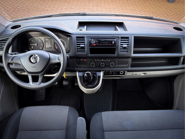 Foto 2 van Volkswagen Transporter Kombi 2.0 TDI L1H1 9 Pers / Airco / All Seas / Gps! ex btw bpm vrij !
