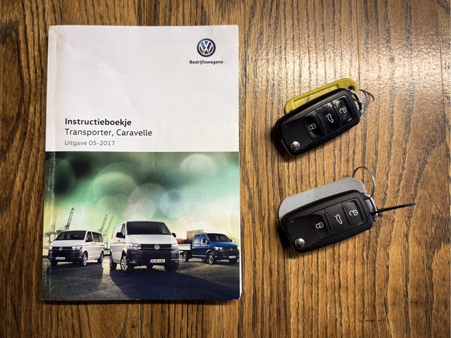 Foto 4 van Volkswagen Transporter Kombi 2.0 TDI L1H1 9 Pers / Airco / All Seas / Gps! ex btw bpm vrij !