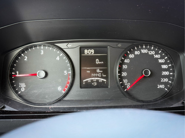 Foto 9 van Volkswagen Transporter Kombi 2.0 TDI L1H1 9 Pers / Airco / All Seas / Gps! ex btw bpm vrij !
