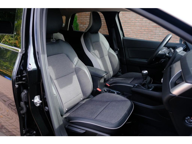 Foto 8 van Renault Captur 1.0 TCe 90pk Techno - Apple CarPlay - Achteruitrijcamera - Navigatiesysteem - Cruise