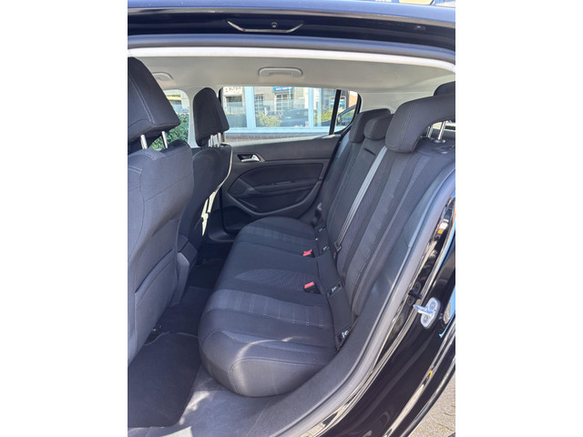 Foto 4 van Peugeot 308 1.2 PureTech Allure |Dealer onderhouden|Cruise|