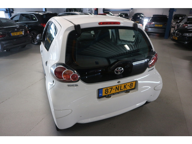 Foto 7 van Toyota Aygo 1.0-12V Access / AIRCO / 5 / DRS ? WHITE ! ! !