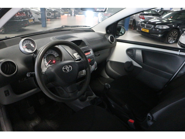 Foto 3 van Toyota Aygo 1.0-12V Access / AIRCO / 5 / DRS ? WHITE ! ! !
