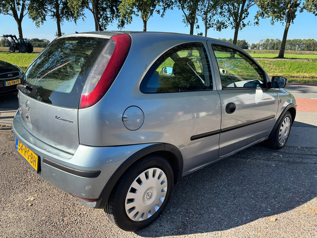 Foto 3 van Opel Corsa 1.2-16V Rhythm