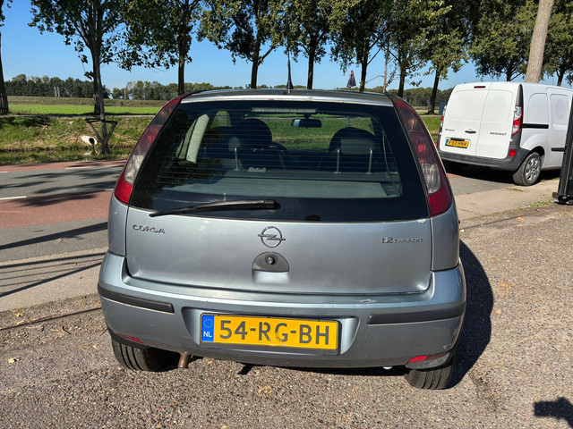Foto 4 van Opel Corsa 1.2-16V Rhythm