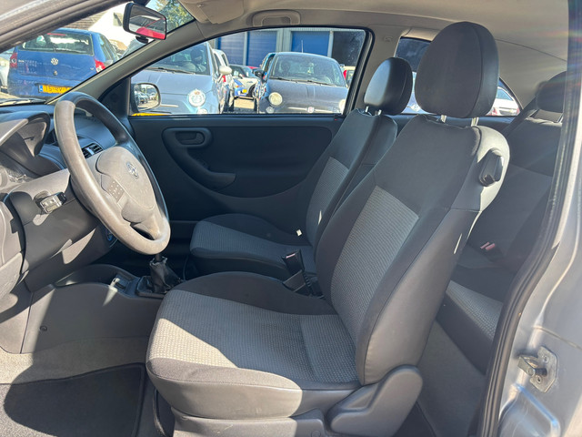Foto 7 van Opel Corsa 1.2-16V Rhythm