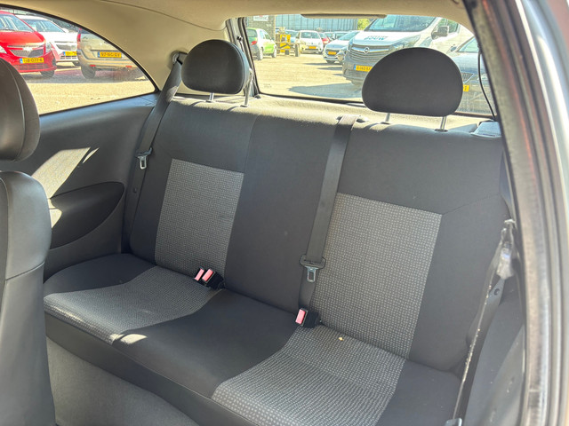 Foto 8 van Opel Corsa 1.2-16V Rhythm