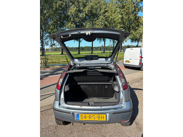 Foto 9 van Opel Corsa 1.2-16V Rhythm