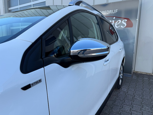 Foto 2 van Peugeot 2008 1.2 PureTech Style NIEUWE DISTRUBITIE! / Airco / Navi / Cruise Control / Bluetooth / LM