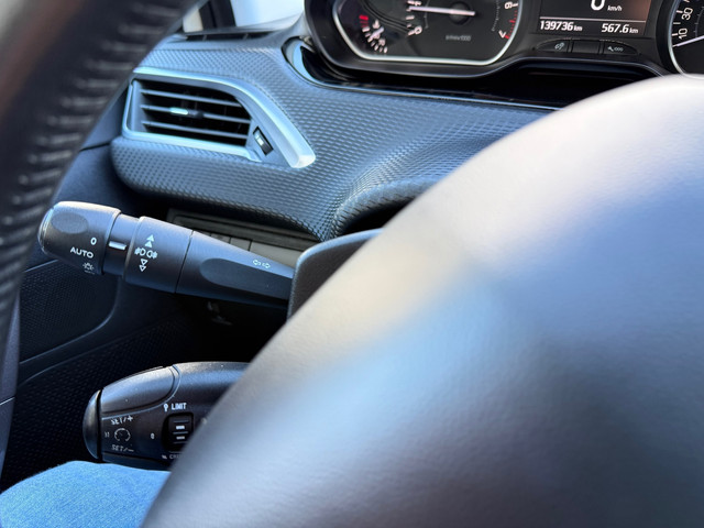 Foto 5 van Peugeot 2008 1.2 PureTech Style NIEUWE DISTRUBITIE! / Airco / Navi / Cruise Control / Bluetooth / LM