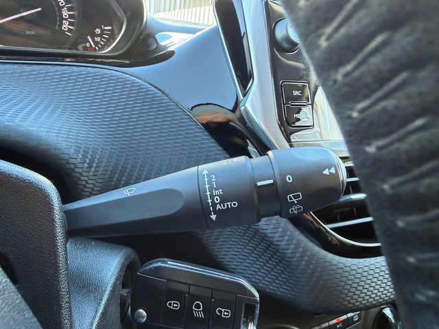 Foto 6 van Peugeot 2008 1.2 PureTech Style NIEUWE DISTRUBITIE! / Airco / Navi / Cruise Control / Bluetooth / LM