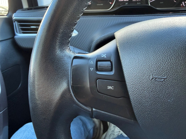 Foto 7 van Peugeot 2008 1.2 PureTech Style NIEUWE DISTRUBITIE! / Airco / Navi / Cruise Control / Bluetooth / LM