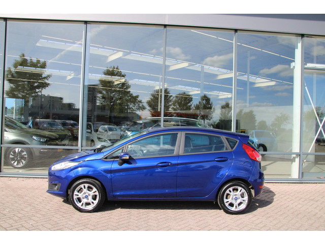 Foto 3 van Ford Fiesta 1.0 80pk Style Ultimate 5-drs Airco Navi Parkeersensoren V+A Zeer mooi