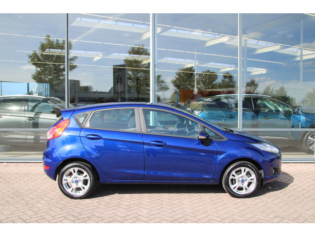 Foto 6 van Ford Fiesta 1.0 80pk Style Ultimate 5-drs Airco Navi Parkeersensoren V+A Zeer mooi