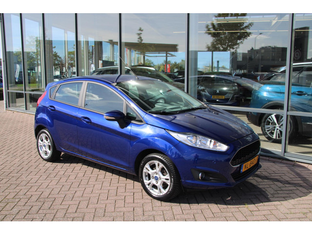 Foto 7 van Ford Fiesta 1.0 80pk Style Ultimate 5-drs Airco Navi Parkeersensoren V+A Zeer mooi