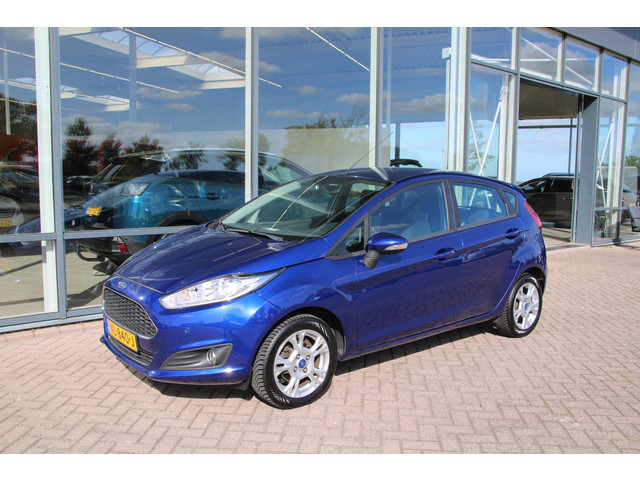 Foto 8 van Ford Fiesta 1.0 80pk Style Ultimate 5-drs Airco Navi Parkeersensoren V+A Zeer mooi