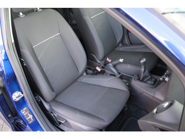 Foto 10 van Ford Fiesta 1.0 80pk Style Ultimate 5-drs Airco Navi Parkeersensoren V+A Zeer mooi