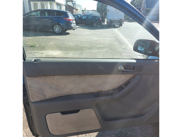 Foto 2 van Audi A3 1.8 5V Ambiente met Nieuwe APK