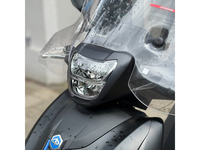 Foto 2 van Piaggio Scooter 400 Beverly S HPE