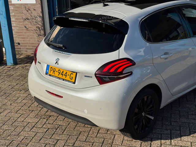 Foto 9 van Peugeot 208 1.2 PureTech Allure 2017 PANO NAVI CLIMA LM NAP!