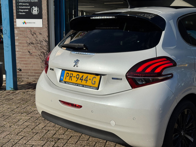 Foto 2 van Peugeot 208 1.2 PureTech Allure 2017 PANO NAVI CLIMA LM NAP!