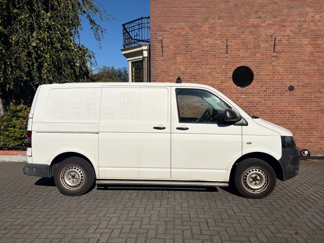 Foto 10 van VOLKSWAGEN TRANSPORTER 2.0 TDI L1H1 T800BA. AIRCO,TH,KAMERA GOED ONDERHOUDEN