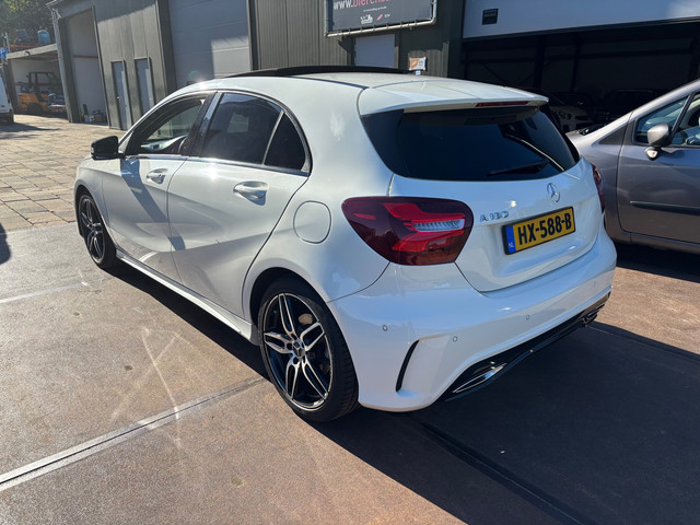 Foto 5 van Mercedes-Benz A-klasse 180 Ambition AMG Pano Leder Navi