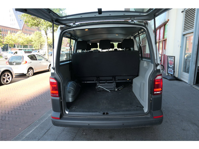 Foto 2 van Volkswagen Transporter Kombi 2.0 TDI L2H1 Highline Apk/Airco/Cruise/Nap/Camera/Boekjes/9-Zitter