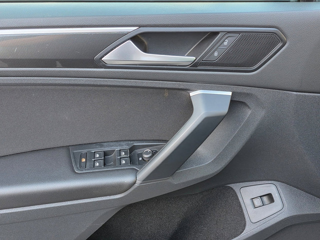 Foto 9 van Volkswagen Tiguan 1.5 TSI ACT Highline Bns R-Line BJ.2019 / Navi / Clima / Adapt. Cruise / Camera /