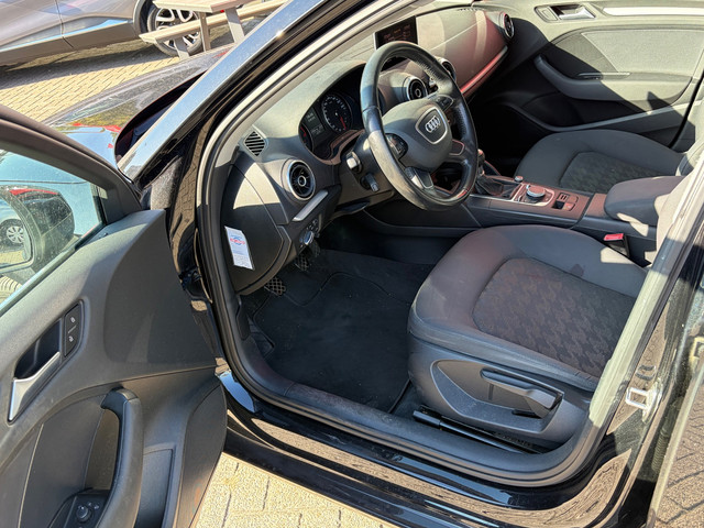 Foto 3 van Audi A3 Limousine 1.4 TFSI CoD Attraction Pro Line / navigatie