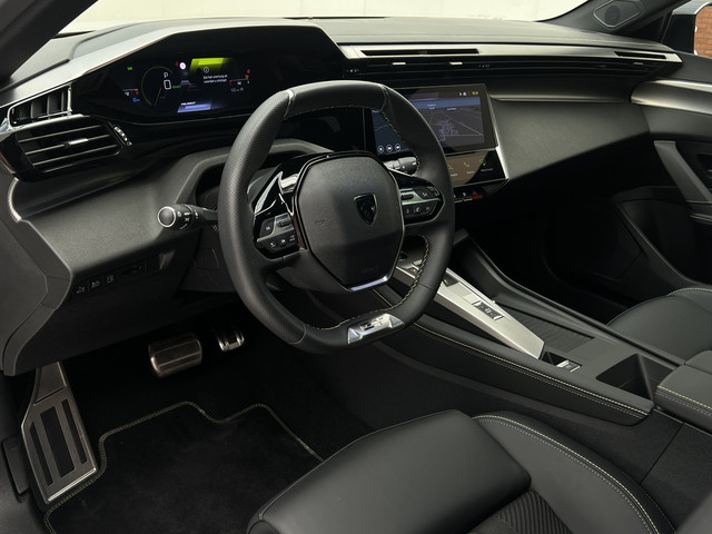 Foto 5 van Peugeot 308 SW Plug-in Hybrid 225 GT | Automaat | Panoramadak | AGR Comfort Stoelen | Zeer luxe!