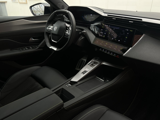 Foto 7 van Peugeot 308 SW Plug-in Hybrid 225 GT | Automaat | Panoramadak | AGR Comfort Stoelen | Zeer luxe!