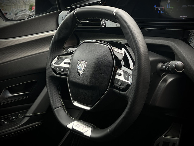 Foto 10 van Peugeot 308 SW Plug-in Hybrid 225 GT | Automaat | Panoramadak | AGR Comfort Stoelen | Zeer luxe!