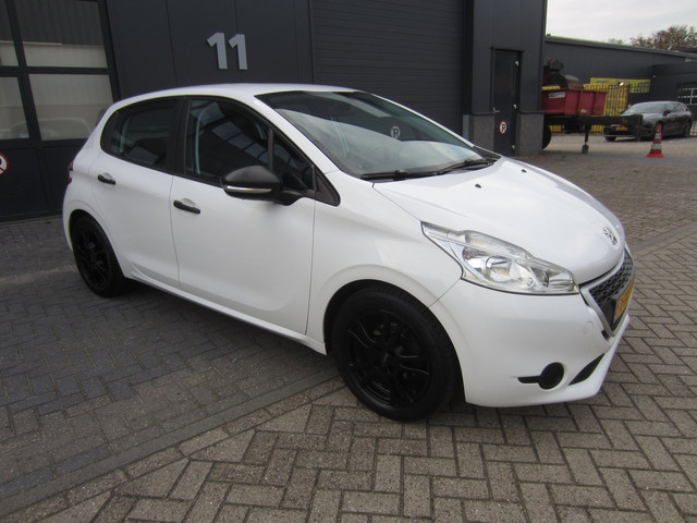 Foto 2 van Peugeot 208 1.0 VTi Access 2014 Airco 82.000KM NAP! APK!