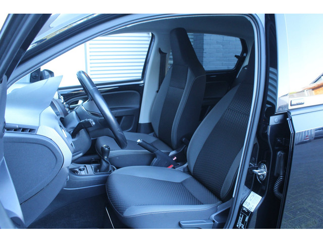 Foto 2 van Volkswagen Up! 1.0 65pk Active Camera LMV
