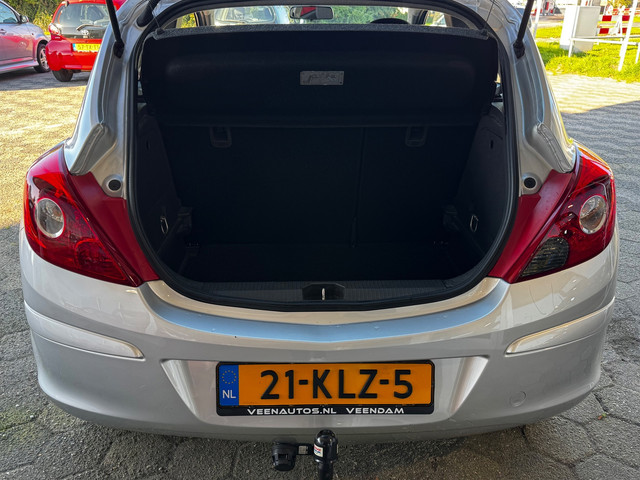 Foto 6 van Opel Corsa 1.2-16V Enjoy AUTOMAAT Airco Cruise Trekhaak