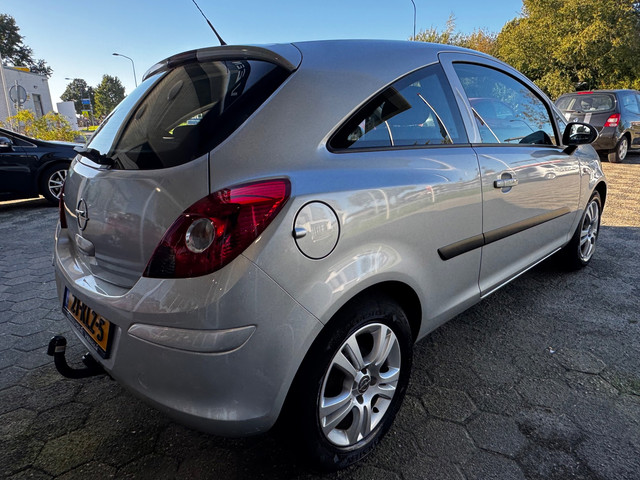 Foto 4 van Opel Corsa 1.2-16V Enjoy AUTOMAAT Airco Cruise Trekhaak