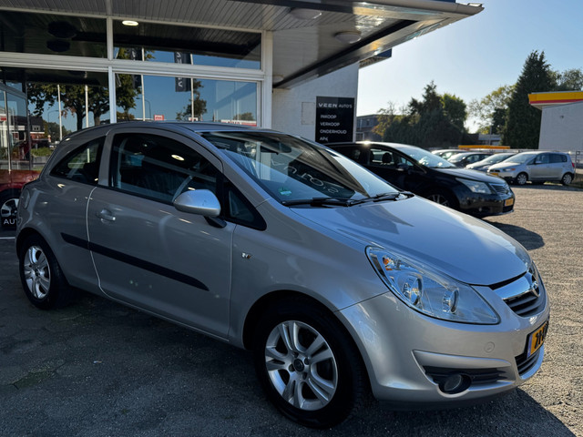 Foto 2 van Opel Corsa 1.2-16V Enjoy AUTOMAAT Airco Cruise Trekhaak