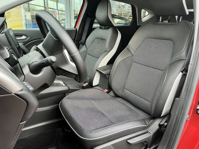 Foto 2 van Renault Captur 1.6 E-Tech Plug-In Hybrid 160 Intens | Trekhaak Afn. | All Seasons | Adaptive cruise