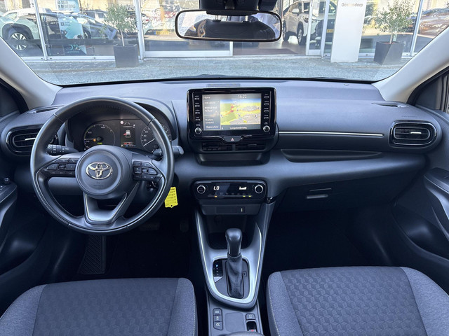 Foto 6 van Toyota Yaris 1.5 Hybrid 115 Comfort **APPLE CARPLAY/ ADAPTIVE CRUISE CONTROL/ CLIMATE CONTROL**