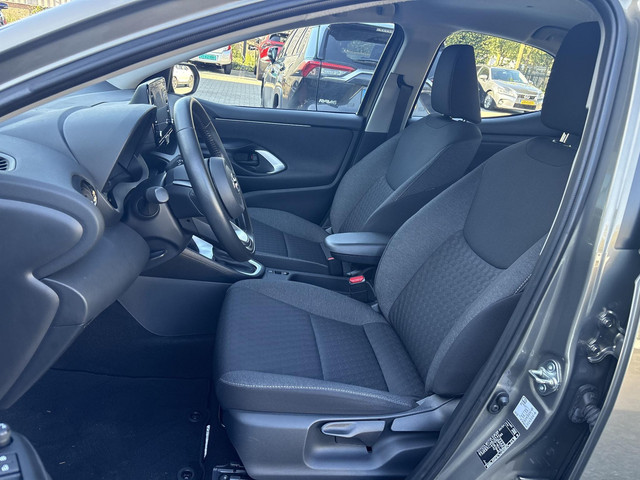Foto 5 van Toyota Yaris 1.5 Hybrid 115 Comfort **APPLE CARPLAY/ ADAPTIVE CRUISE CONTROL/ CLIMATE CONTROL**