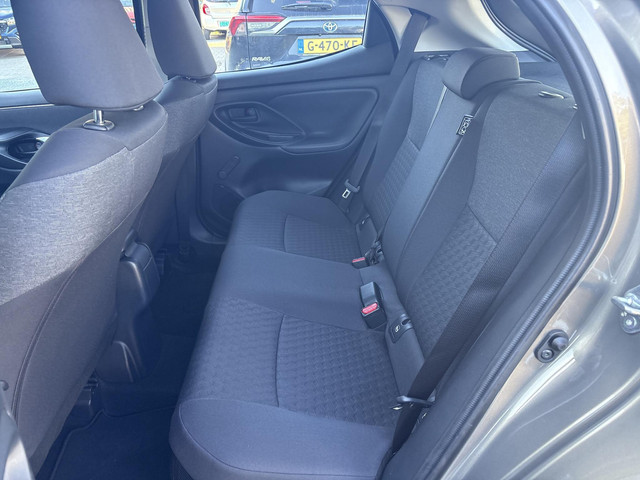 Foto 4 van Toyota Yaris 1.5 Hybrid 115 Comfort **APPLE CARPLAY/ ADAPTIVE CRUISE CONTROL/ CLIMATE CONTROL**