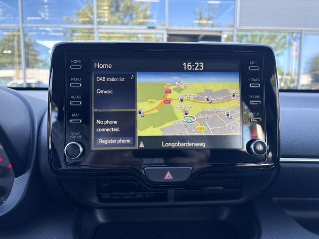 Foto 2 van Toyota Yaris 1.5 Hybrid 115 Comfort **APPLE CARPLAY/ ADAPTIVE CRUISE CONTROL/ CLIMATE CONTROL**