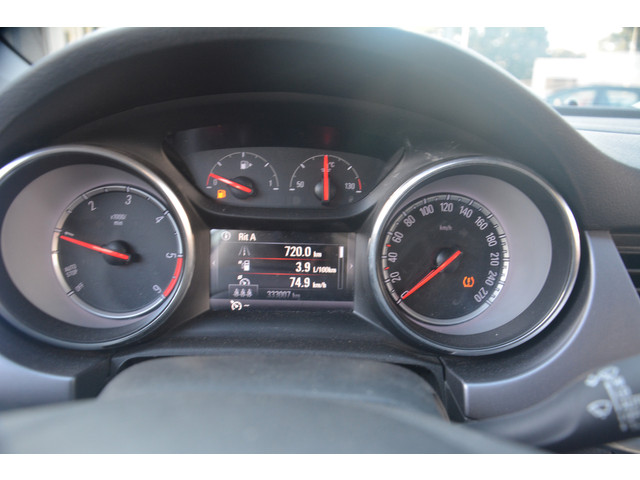 Foto 10 van Opel Astra Sports Tourer 1.6 CDTI Business+ | Navigatie | Trekhaak | Cruise-control | Airco | NL aut