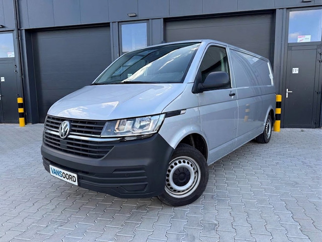 Foto 10 van Volkswagen Transporter 2.0 TDI L2H1 28 / 150 PK / ACC / CLIMA / CARPLAY / werkplaatsinrichting